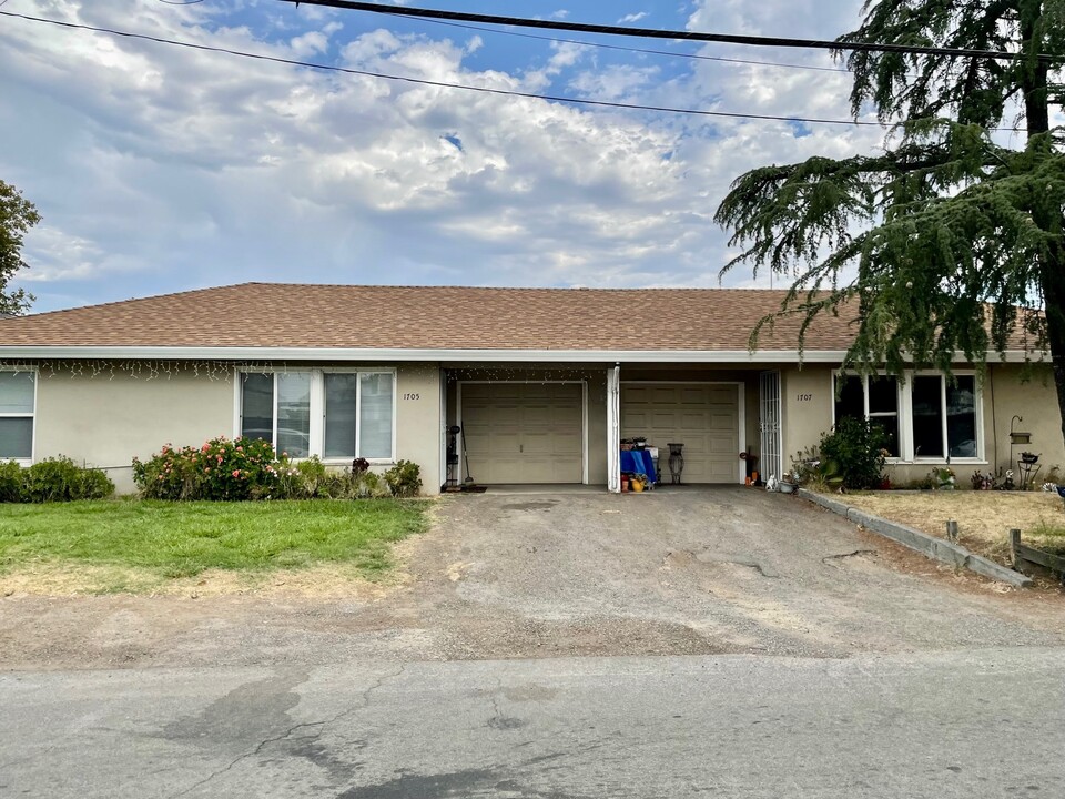 1705 Woolley Way in Sacramento, CA - Building Photo