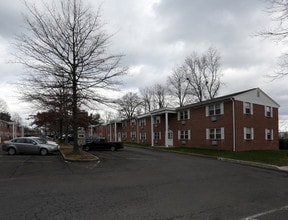 Sycamore Gardens in Willow Grove, PA - Building Photo - Building Photo