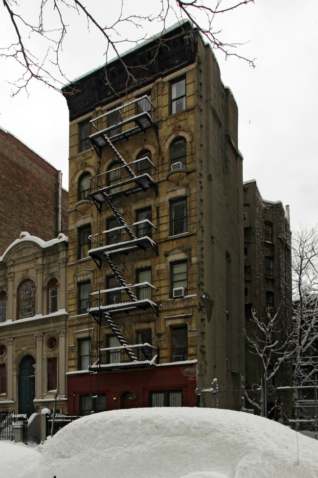 417 E 6th St in New York, NY - Foto de edificio - Building Photo