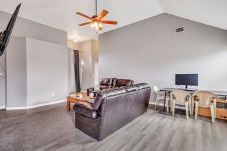 110 Auburn Cir in Glennville, GA - Building Photo - Building Photo