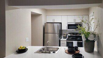 Aspen Lodge in Overland Park, KS - Building Photo