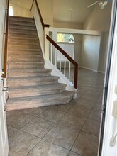 300 Accipiter Ct in Tracy, CA - Building Photo - Building Photo