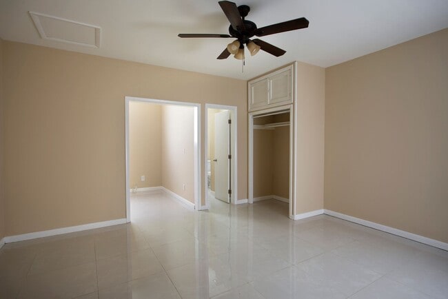 1127 Washington St in Key West, FL - Building Photo - Building Photo