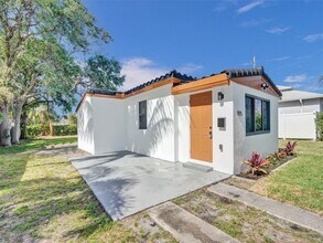 905 SW 22nd St in Fort Lauderdale, FL - Building Photo - Building Photo