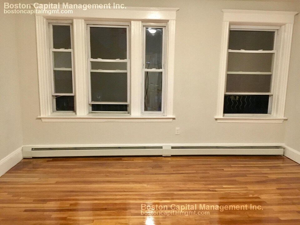 10 Quint Ave, Unit 6 in Boston, MA - Building Photo