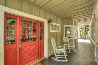 155 Cypress Dr in Lake Arrowhead, CA - Building Photo - Building Photo