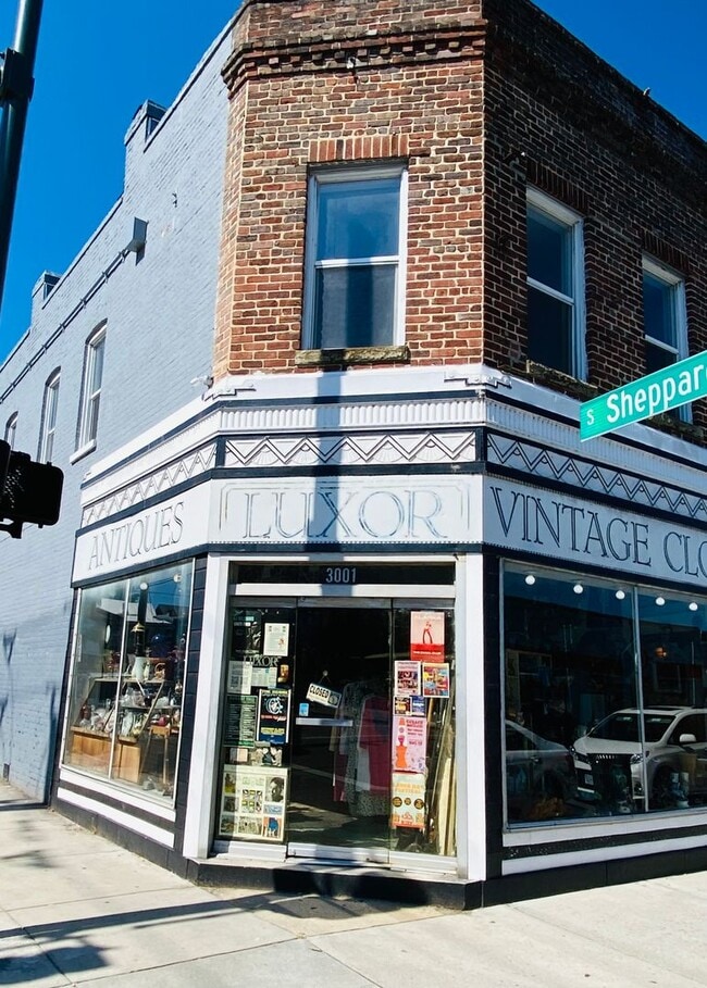 property at 3001 W Cary St