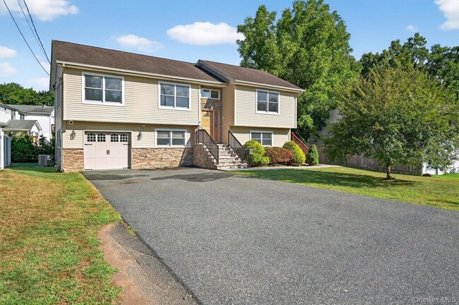 4 Sheridan Ave in Sloatsburg, NY - Building Photo - Building Photo