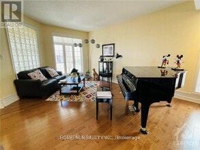357 Laughlin Cir in Ottawa, ON - Building Photo - Building Photo