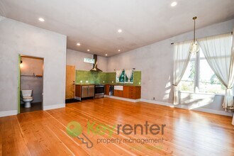 7936 29th Ave SW in Seattle, WA - Building Photo - Building Photo