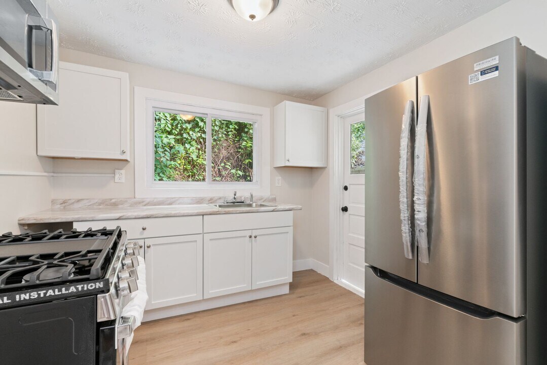 1609 Lynn Ave in Turtle Creek, PA - Building Photo