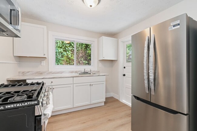 property at 1609 Lynn Ave