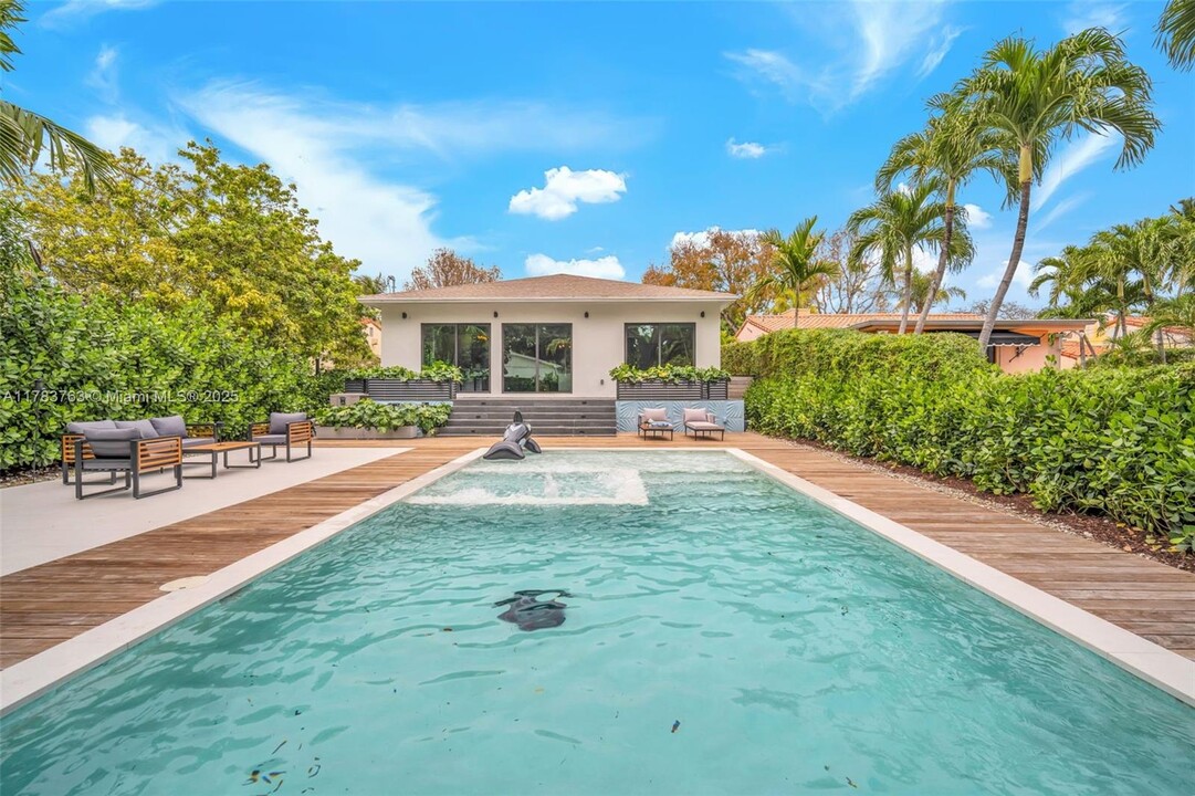 1430 SW 18th St in Miami, FL - Building Photo