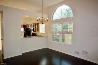 395 Terrace Ln in Bedminster, NJ - Building Photo - Building Photo