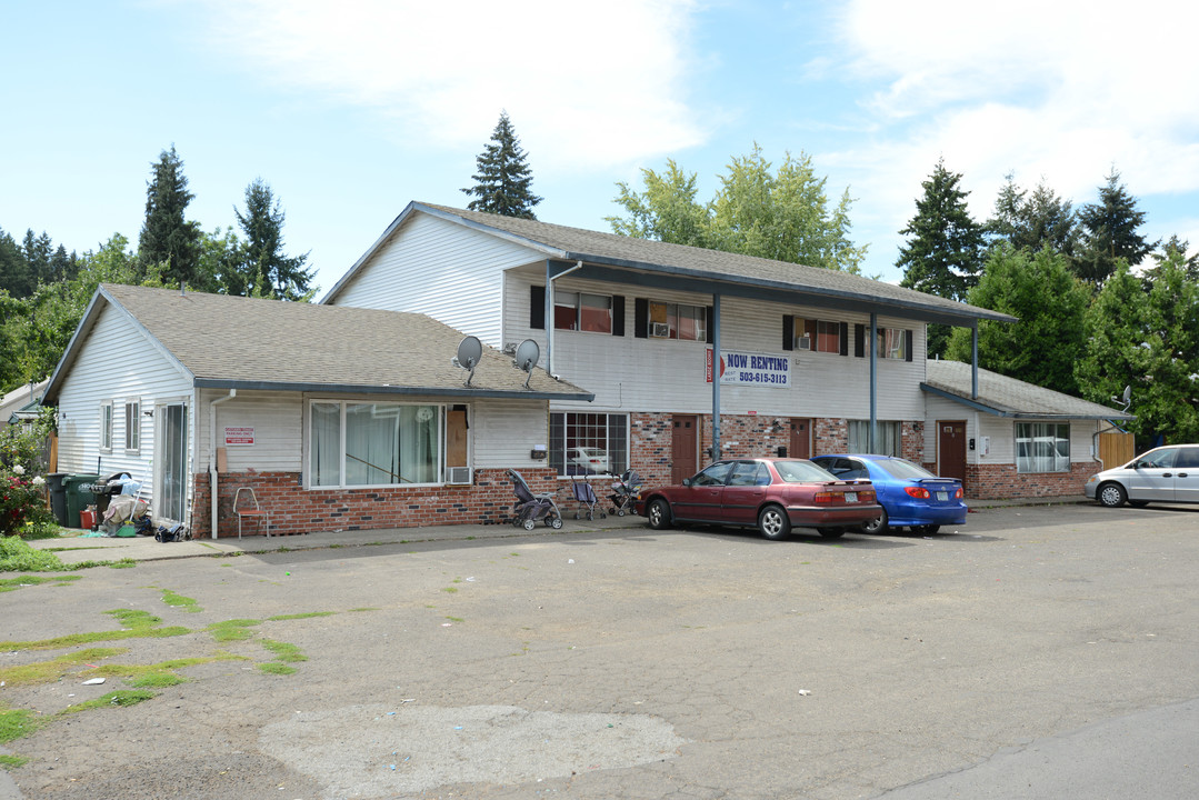 545 SE Ninth Ave in Hillsboro, OR - Building Photo