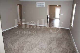 3927 Burning Bush Dr in Indianapolis, IN - Building Photo - Building Photo