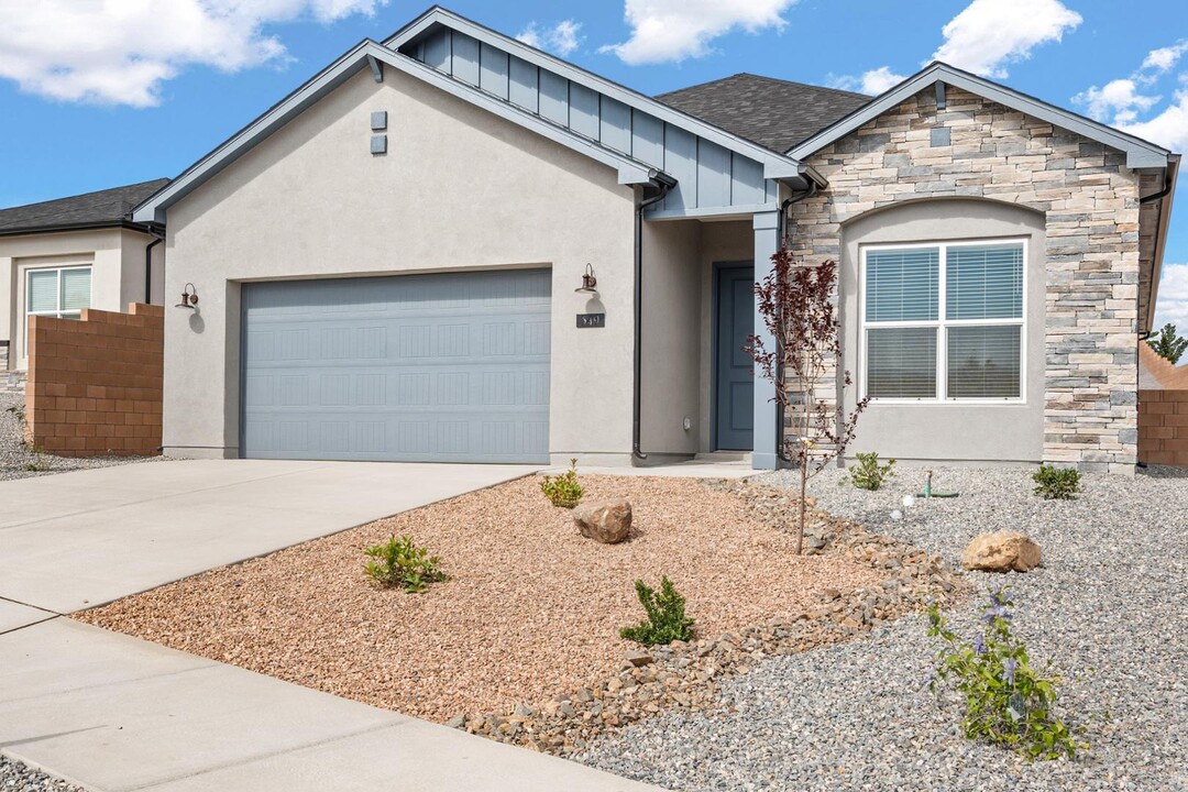 549 Mindoro Dr SE in Rio Rancho, NM - Building Photo