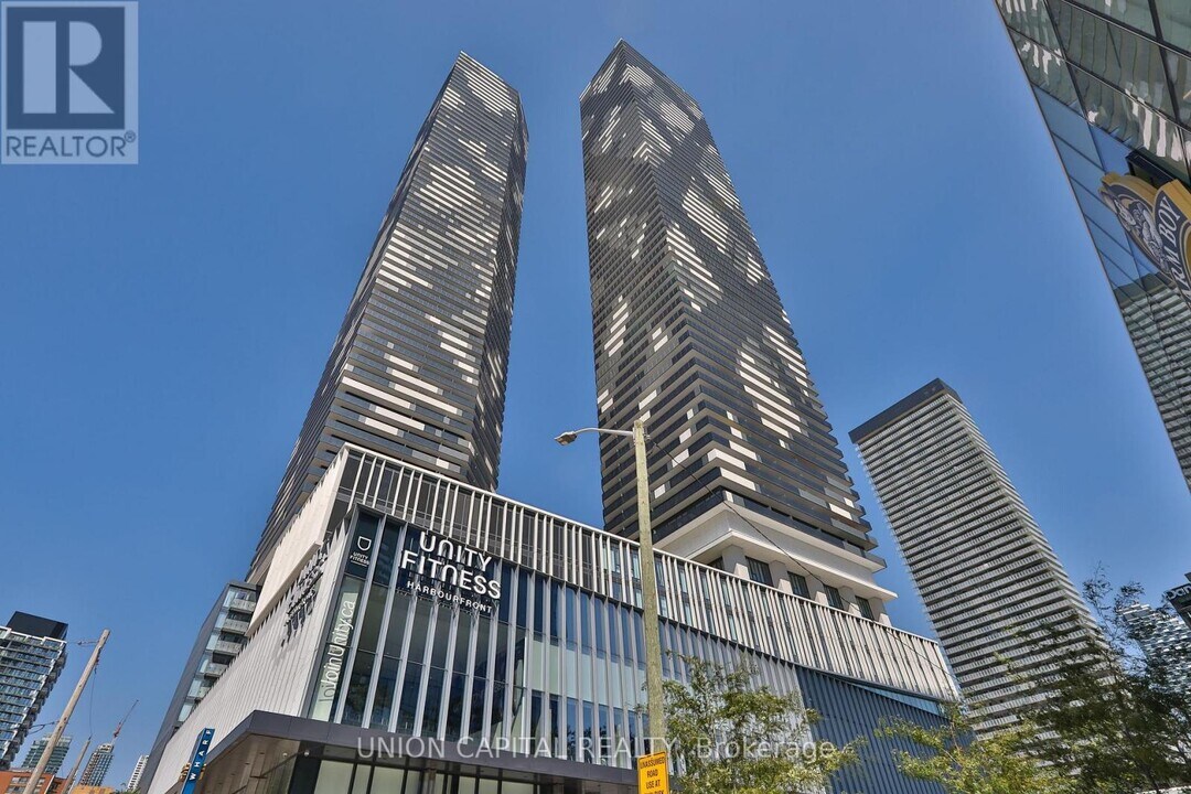 138 Downes St in Toronto, ON - Building Photo