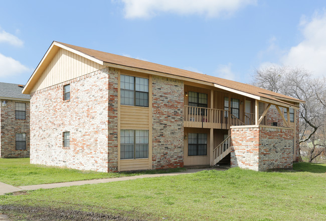 302 Renfro St in Grand Prairie, TX - Foto de edificio - Building Photo