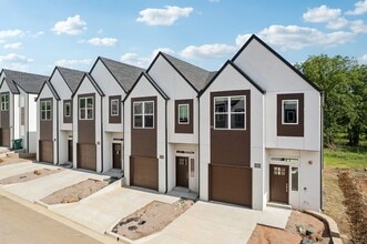 3405 Redbud Ln in Tulsa, OK - Building Photo - Building Photo