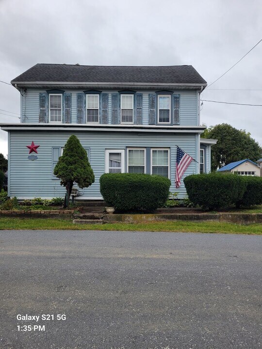 3876 Lincoln St in Chambersburg, PA - Building Photo