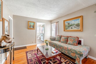 The Elms Apartments in Wichita, KS - Building Photo - Interior Photo