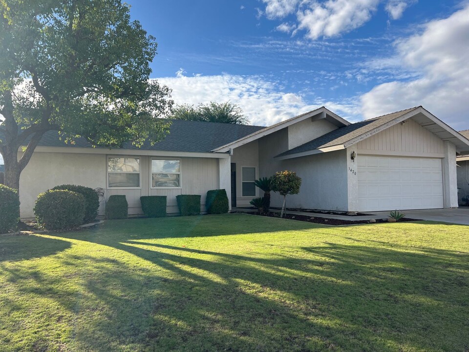 3420 Rancho Sierra St in Bakersfield, CA - Building Photo