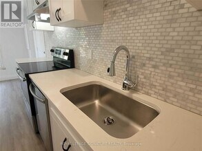 726 Grandview Dr in Oshawa, ON - Building Photo - Building Photo
