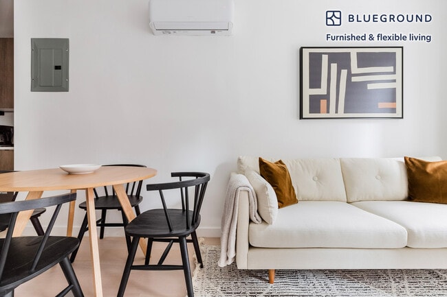 246 E 53rd St in New York, NY - Foto de edificio - Building Photo