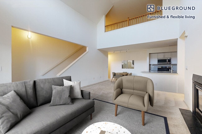 313 Avalon Cir in Smithtown, NY - Foto de edificio - Building Photo