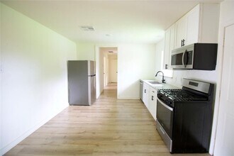 9307 Linda Vista Rd in Houston, TX - Building Photo - Building Photo