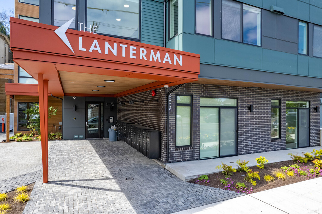 Lanterman Apartments in Seattle, WA - Foto de edificio