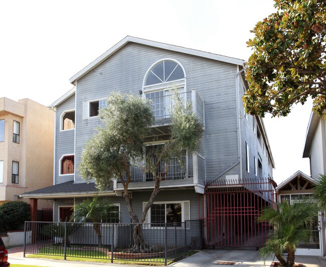 1069 Raymond Ave in Long Beach, CA - Foto de edificio - Building Photo