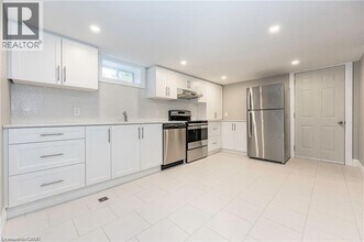 200 Sheldon Ave N in Kitchener, ON - Building Photo - Building Photo