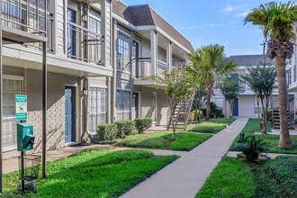 Montebello Gardens in Houston, TX - Building Photo - Building Photo
