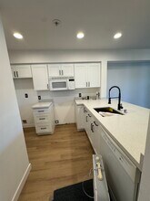 2530 15th Ave W, Unit 308 in Seattle, WA - Building Photo - Building Photo
