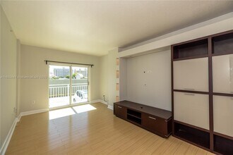 50 Menores Ave in Coral Gables, FL - Building Photo - Building Photo