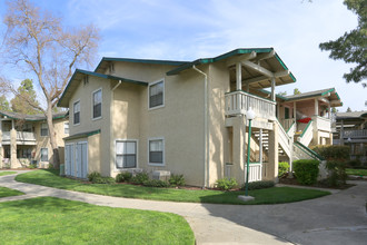 Riverglen Apartments, LLC in Sacramento, CA - Building Photo - Building Photo