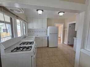 821 Raymond Ave in Long Beach, CA - Building Photo - Building Photo