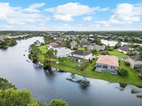 685 SW Sun Cir in Palm City, FL - Building Photo - Building Photo