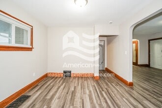 1300 Brandon Ave in Akron, OH - Foto de edificio - Building Photo