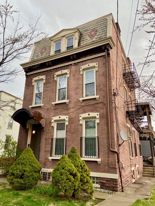 2800 Euclid Ave in Cincinnati, OH - Building Photo