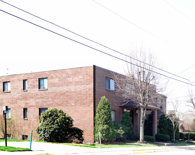 LINCOLN AVE APARTMENTS in Springdale, PA - Foto de edificio - Building Photo