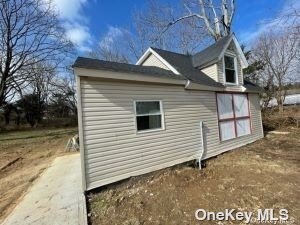 144 Gnarled Hollow Rd in East Setauket, NY - Building Photo