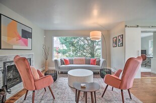 696 Crescent Ct in Glen Ellyn, IL - Building Photo