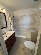 1574 Ridgewood Ave, Unit 2 in Lakewood, OH - Foto de edificio - Building Photo