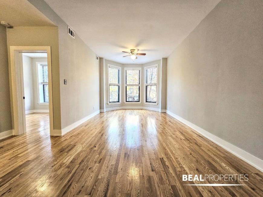 633 W Oakdale Ave in Chicago, IL - Building Photo