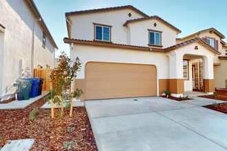 12034 Agen Cir N in Rancho Cordova, CA - Foto de edificio - Building Photo