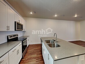 6047 W Copperhawk Dr in South Jordan, UT - Building Photo - Building Photo