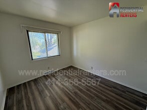 7809 W Mill Rd in Milwaukee, WI - Building Photo - Building Photo